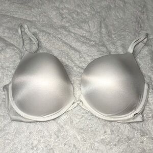 34DDD Victorias Secret BRA in white